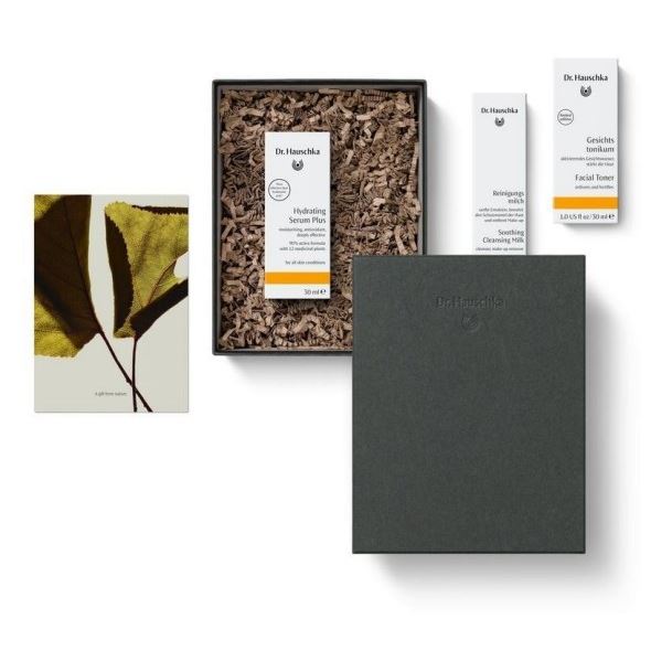 Dr. Hauschka Face Care Подарочный набор "Свежесть"   Набор: Очищающее молочко, тоник для лица, сыворотка интенсивного увлажнения и защиты